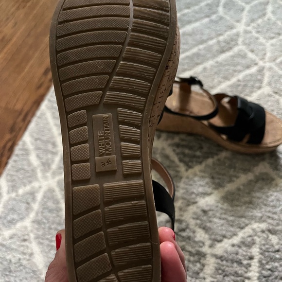White Mountain Simple Wedge Sandal size 9 - Picture 4 of 5